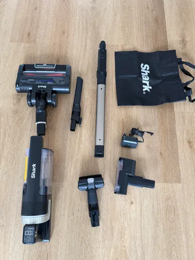 Test: Shark Stratos leverer hvor andre fejler – endelig en støvsuger der kan håndtere hår!